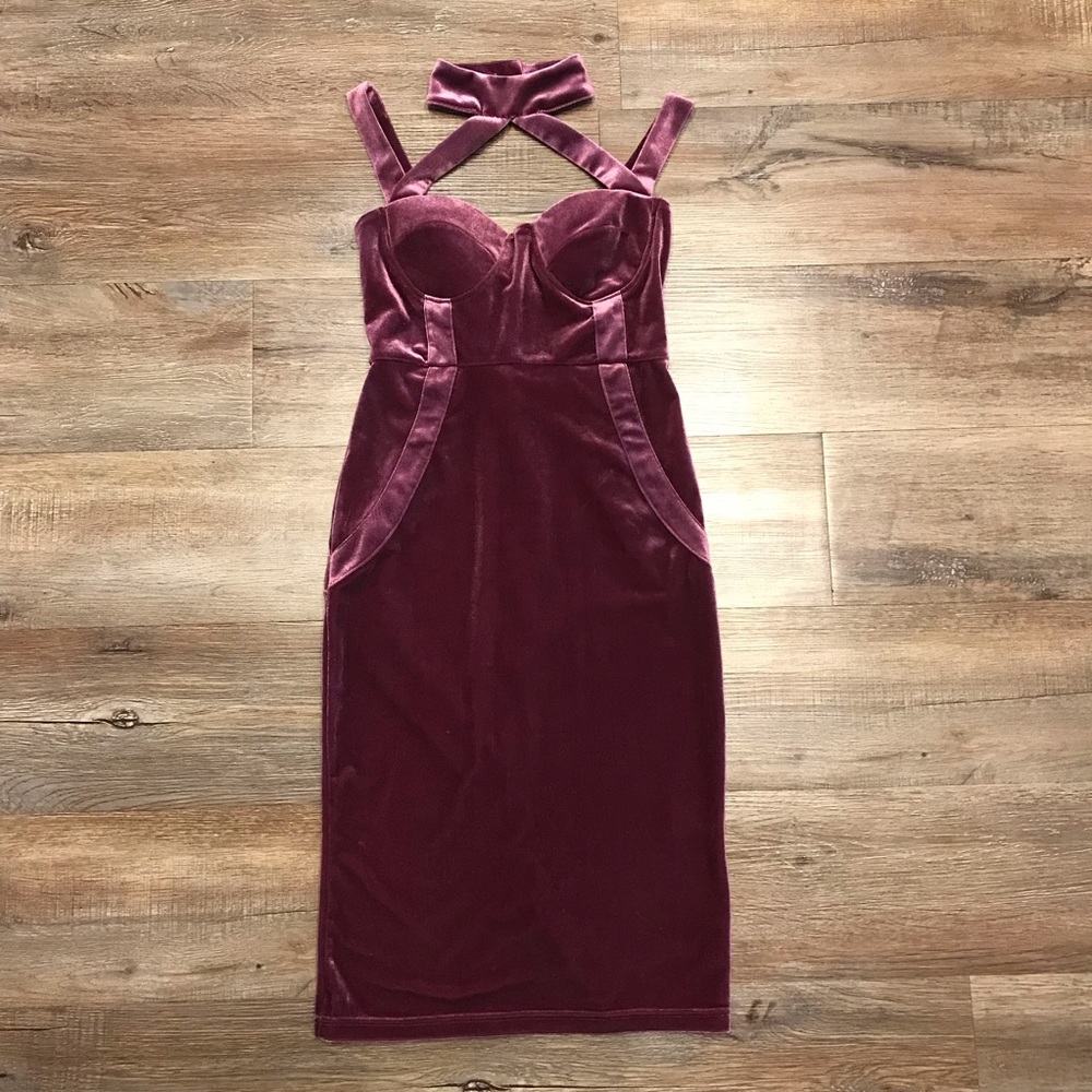 Hot Miami Styles Mauve Velvet Bodycon Midi Dress with Choker